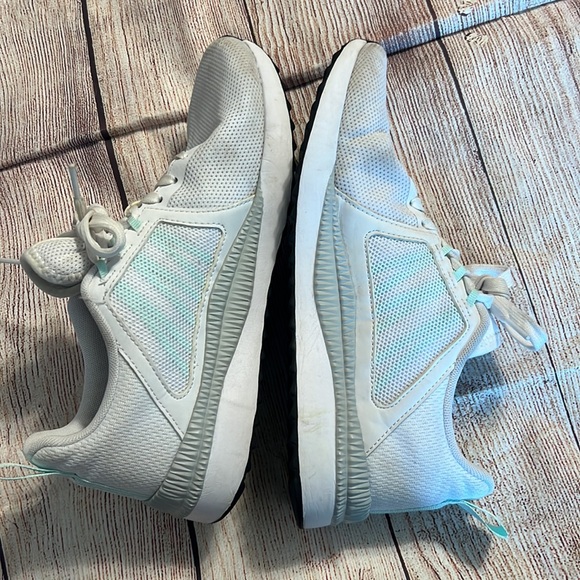 Very lightly worn puma sneakers - Picture 6 of 6